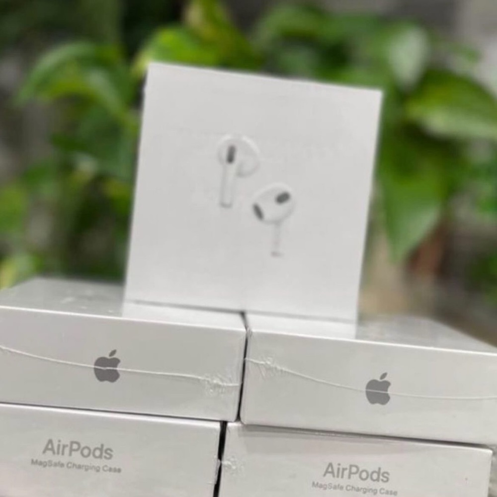 Apple AirPods with MagSafe Case - White